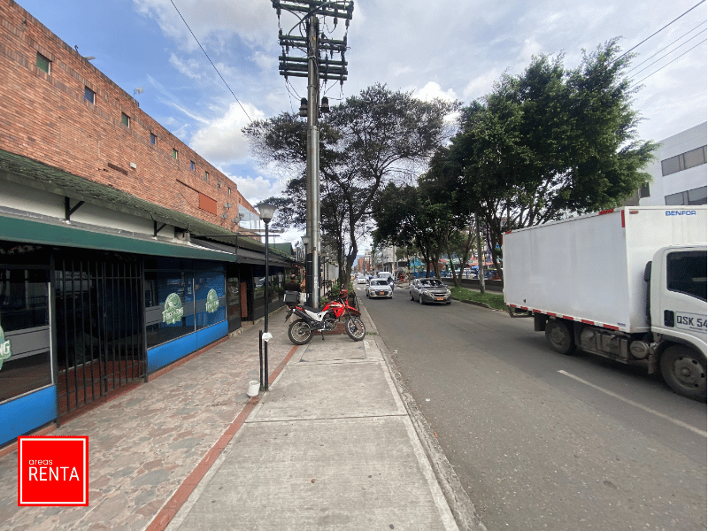 Local Comercial con Renta del 7.7% Anual | Plaza de las Américas - Imagen 3