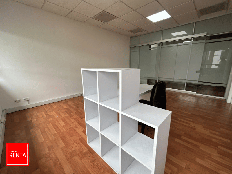 Oficina Amoblada de 106 m² en Venta y Arriendo Chicó Norte - Imagen 14