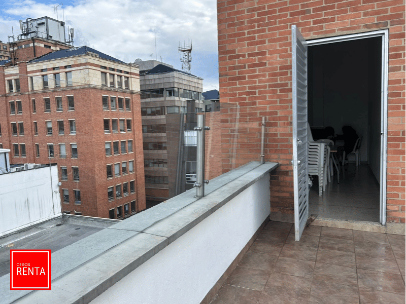 Oficina Amoblada de 106 m² en Venta y Arriendo Chicó Norte - Imagen 8