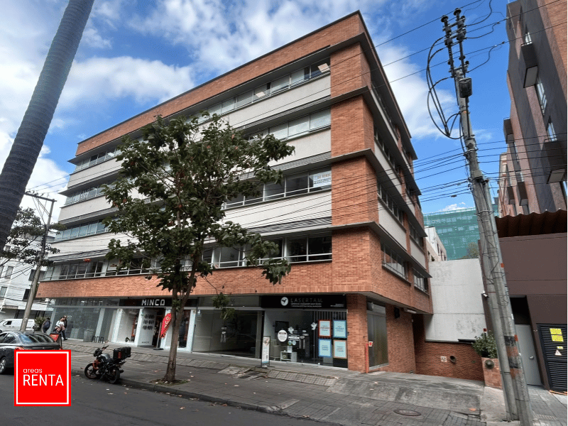 Oficina Amoblada de 106 m² en Venta y Arriendo Chicó Norte - Imagen 22