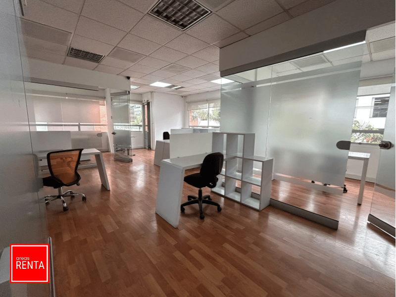 Oficina Amoblada de 106 m² en Venta y Arriendo Chicó Norte - Imagen 19