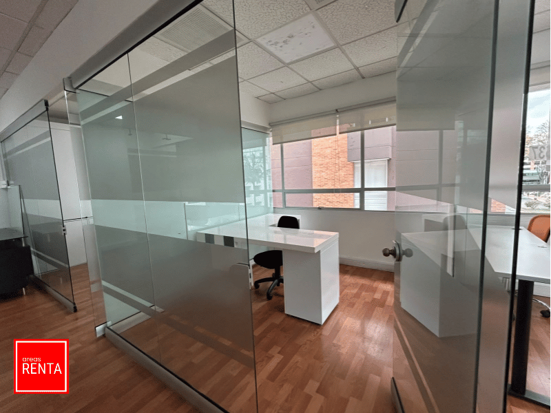 Oficina Amoblada de 106 m² en Venta y Arriendo Chicó Norte - Imagen 18