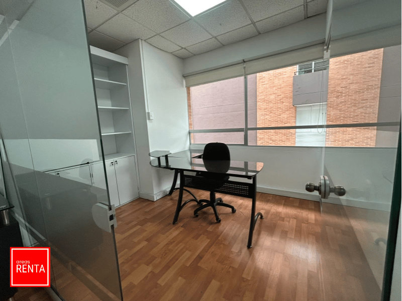 Oficina Amoblada de 106 m² en Venta y Arriendo Chicó Norte - Imagen 16