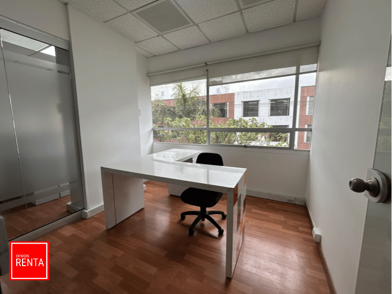 Oficina Amoblada de 106 m² en Venta y Arriendo Chicó Norte - Imagen 15